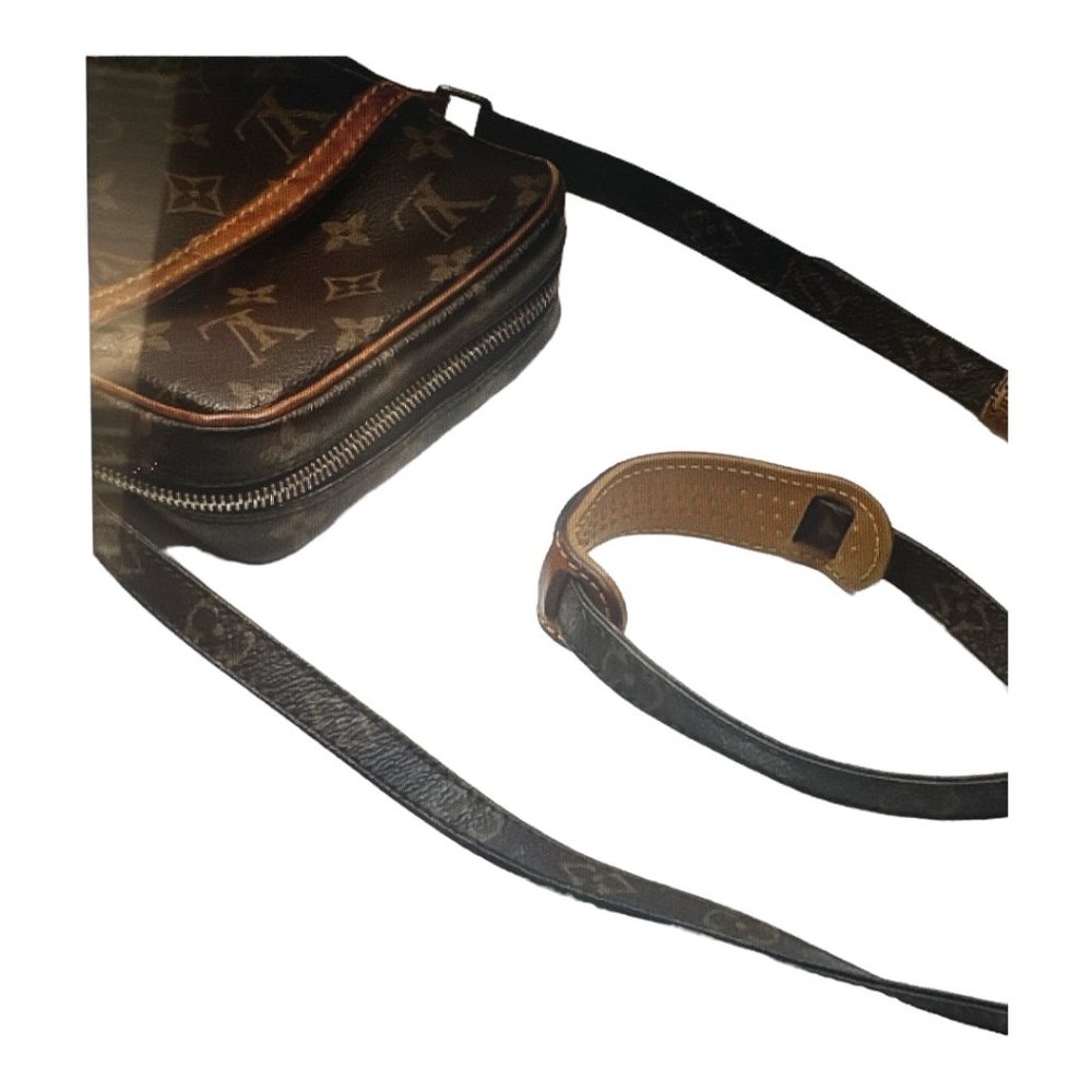 Louis Vuitton Vintage Danube Monogram Shoulder or Crossbody Bag Unisex - Picture 6 of 15
